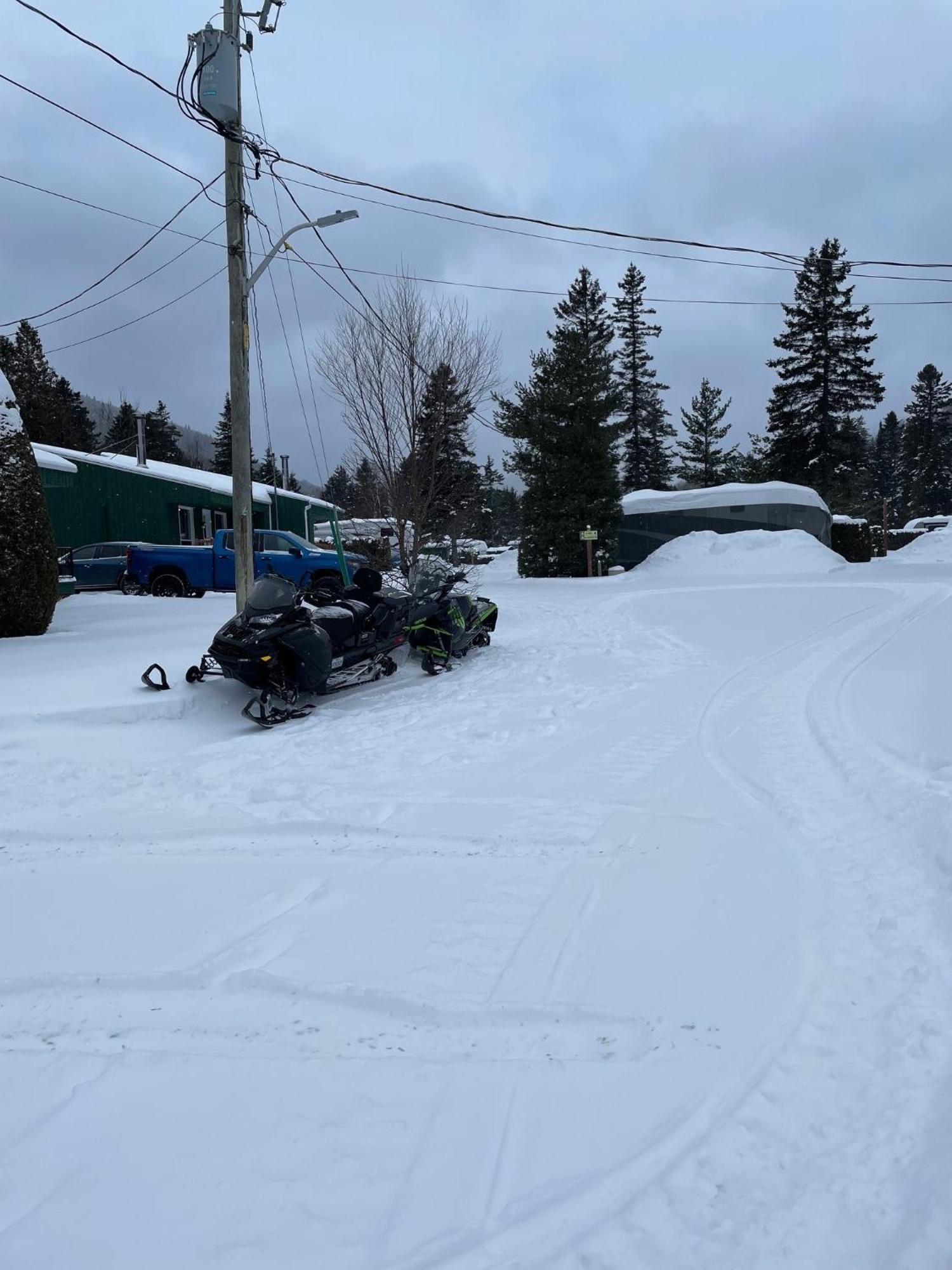 Camping Le 4 Chemins L'Anse-Saint-Jean Exterior photo