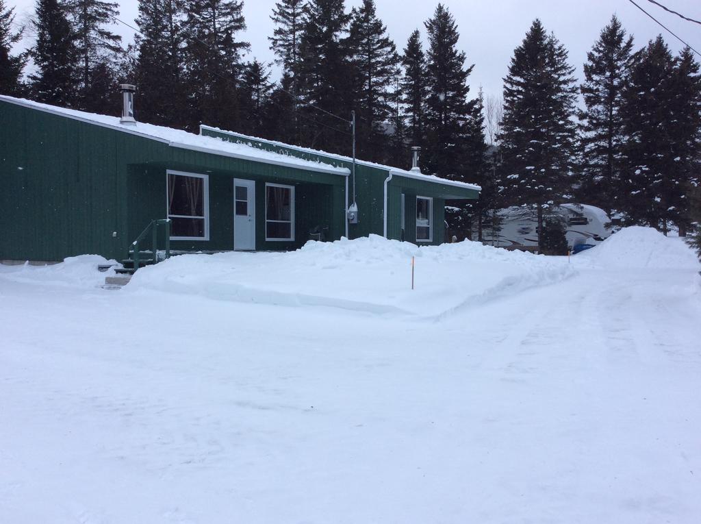 Camping Le 4 Chemins L'Anse-Saint-Jean Exterior photo