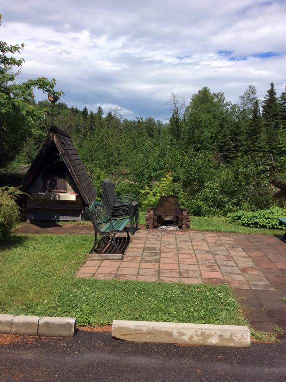 Camping Le 4 Chemins L'Anse-Saint-Jean Exterior photo